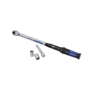 Goodyear Premium Drehmomentschlüssel, Einstellbar von 42 bis 210 Nm, Antrieb 1/2" Vierkant, inkl. Verlängerung und Stecknüsse 17 mm und 19 mm, Blau, Schwarz, Silber